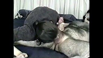 Hijab-Wearing Arab Woman Gives A Blowjob In Her Home