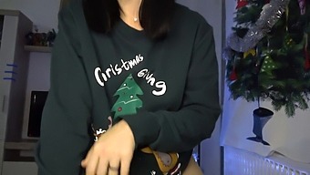 Anna, The Seductive Stepsister, Delivers A Steamy Christmas Gift With A Blowjob And Creampie
