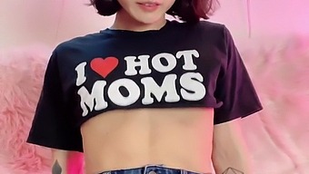 Fitness Enthusiast Asian Beauty Exposes Her Wet Pussy At The Gym